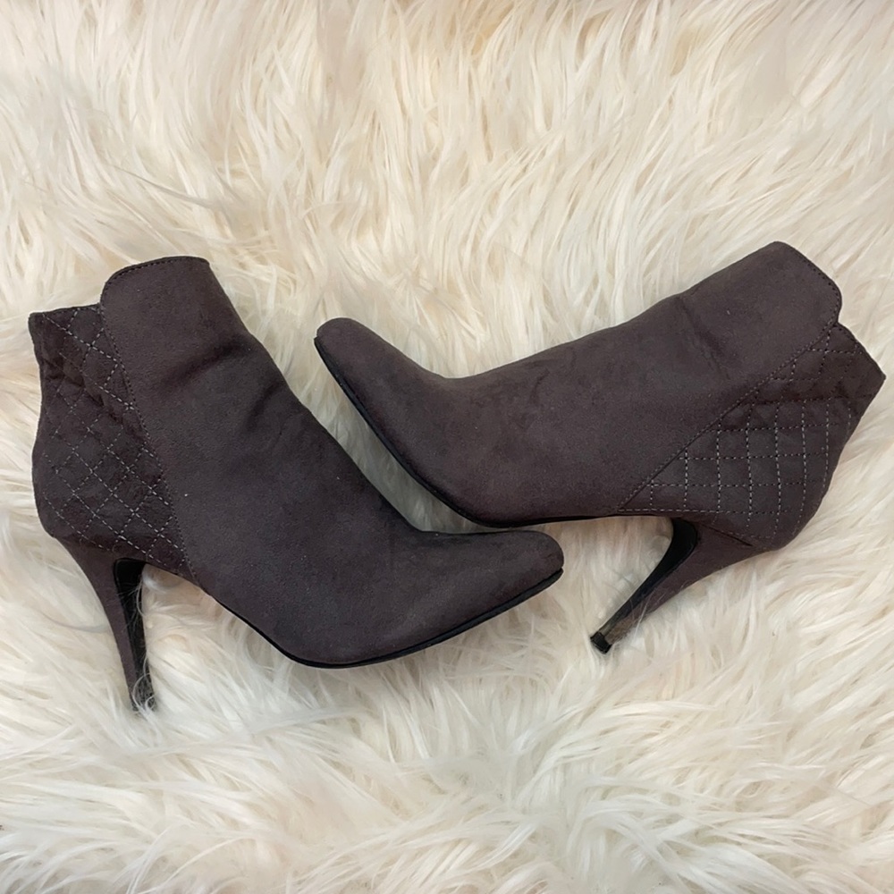 Size 9 Grey Dexflex Comfort Ankle Bootie